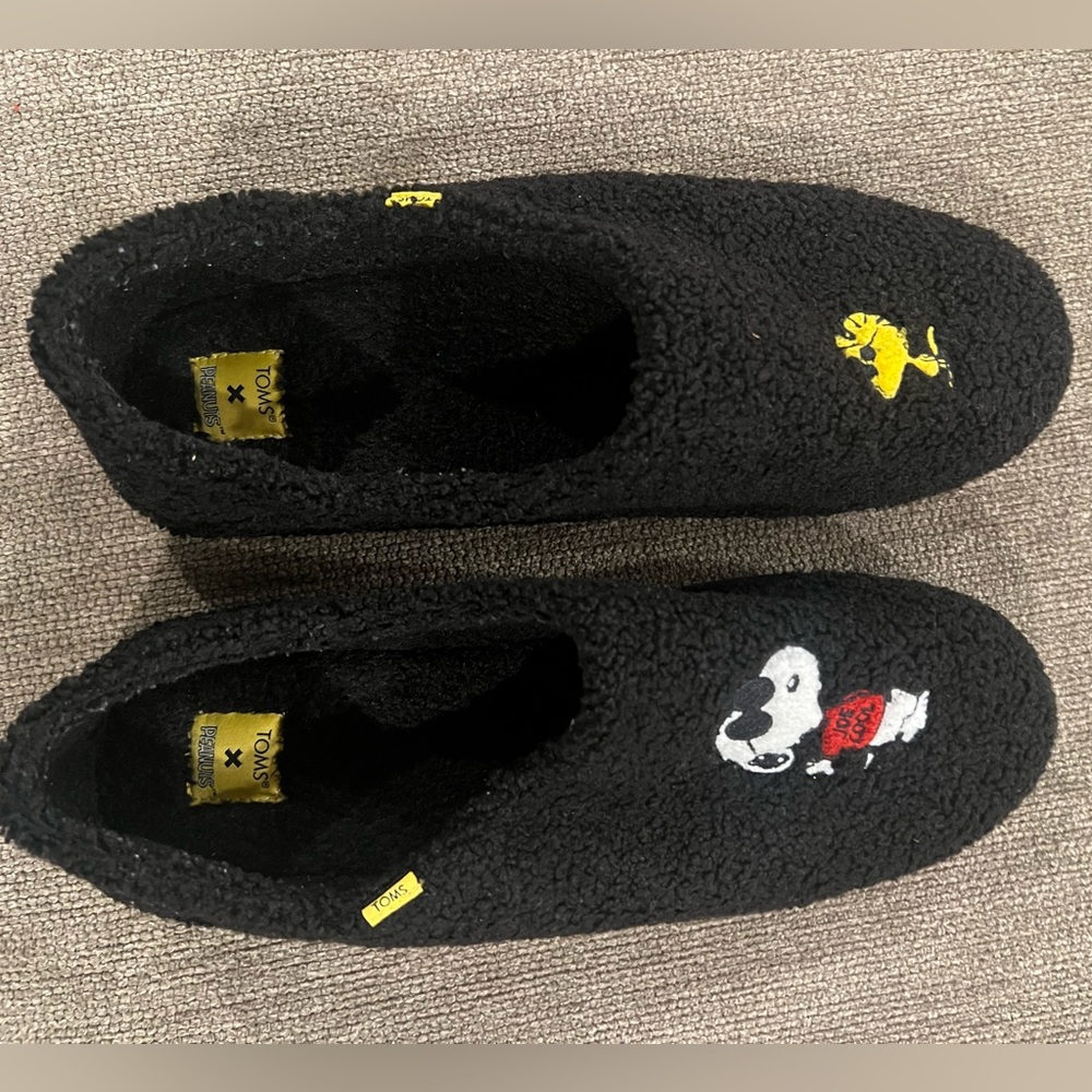 TOMS X Peanuts Slippers Ezra Size US men’s 12 Worn Twice - great condition